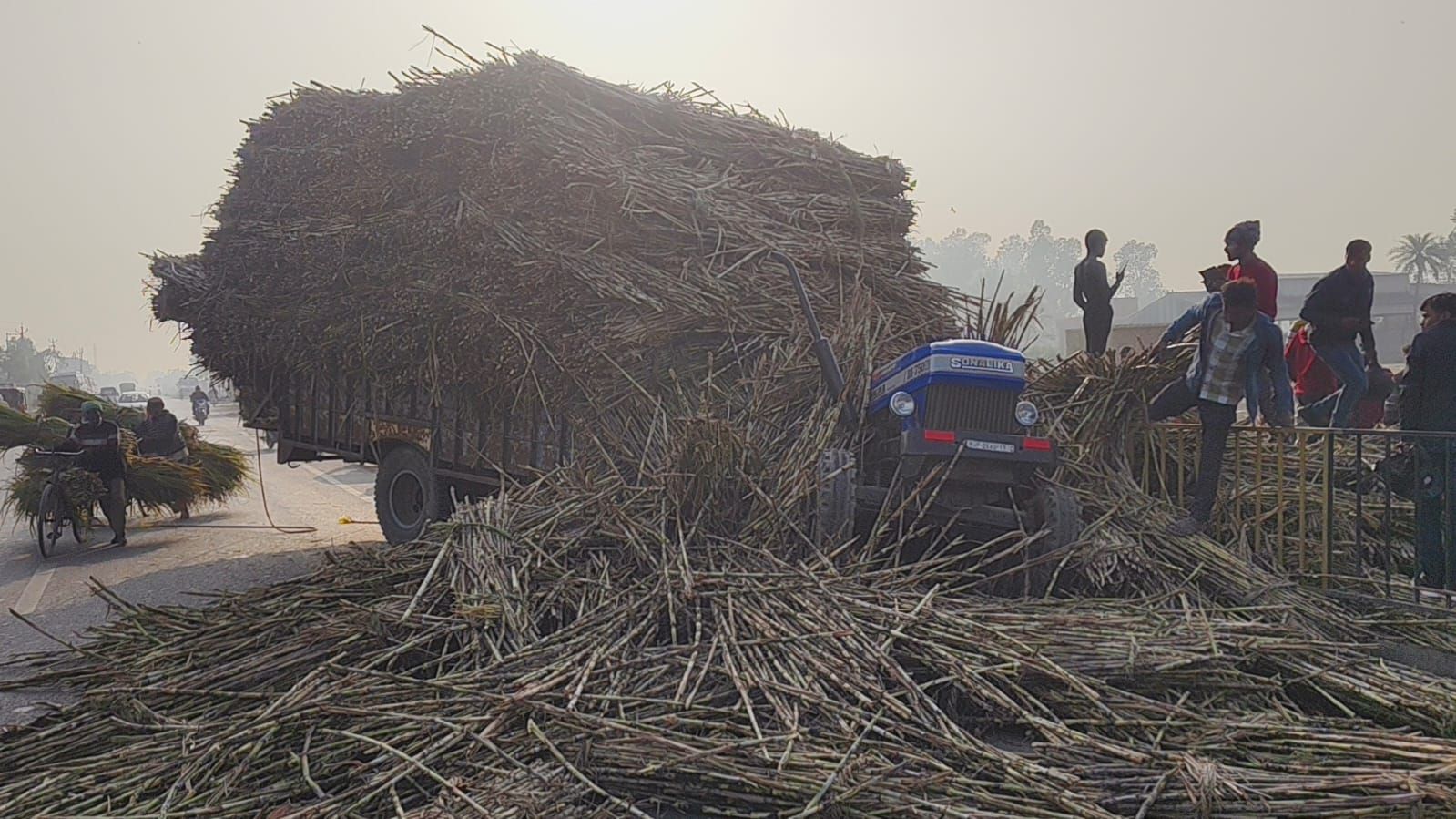 टैक्टर चालक गंभीर घायल अस्पताल मे भर्ती