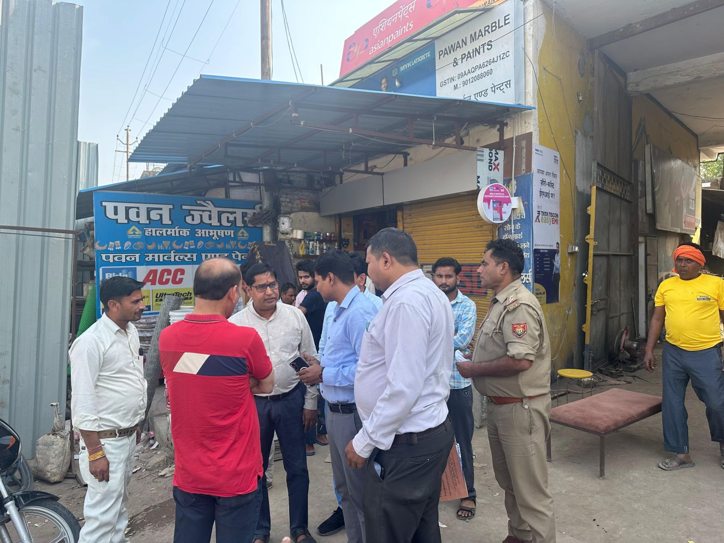 जीएसटी टीम ने सरिया सीमेंट व्यापारियों के प्रतिष्ठानों पर मारे छापे