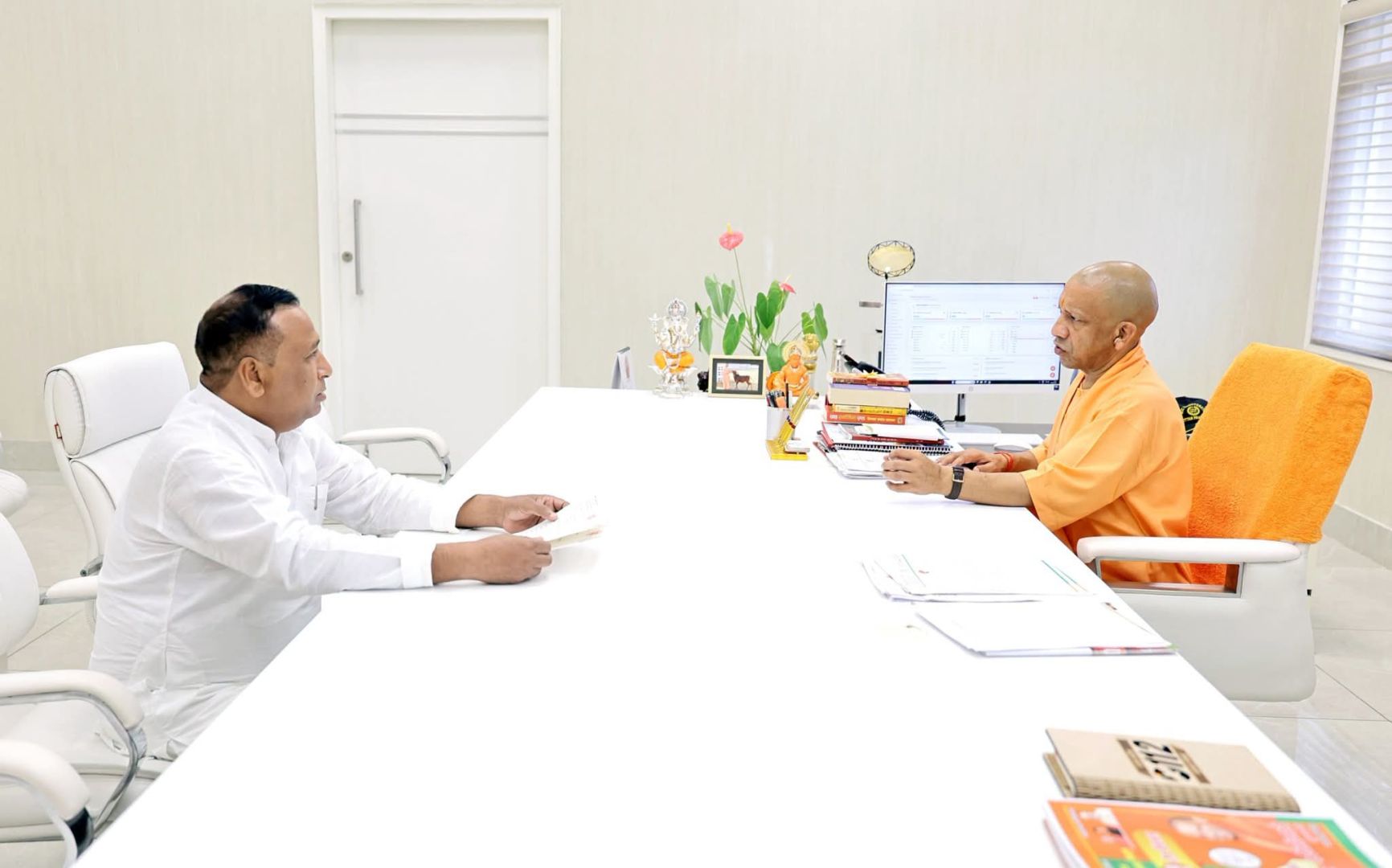 चौमुखी विकास के लिए विधायक विवेक कुमार वर्मा ने मुख्यमंत्री व मंत्रियों को सौंपे मांग पत्र