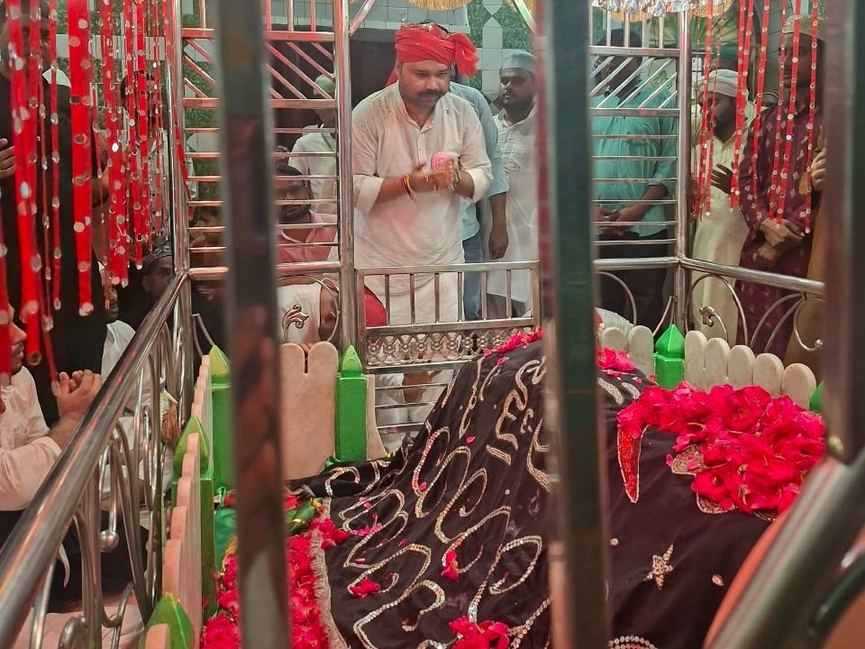 ईद-ए-मिलादुन्नबी के मौके पर डॉ रत्नेश गंगवार ने की जायरीन की खिदमत